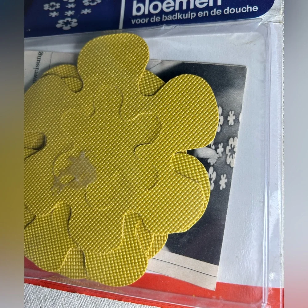 Rubbermaid Vintage Anti-Slip Floral Decorations for Bathtub Shower Retro Daisy